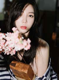 韩国少女模特Kim白色吊带(2)